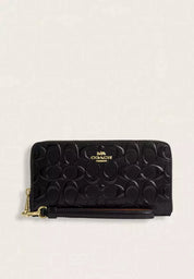 Coach Wristlet en Charol Negro con Logo Grabado