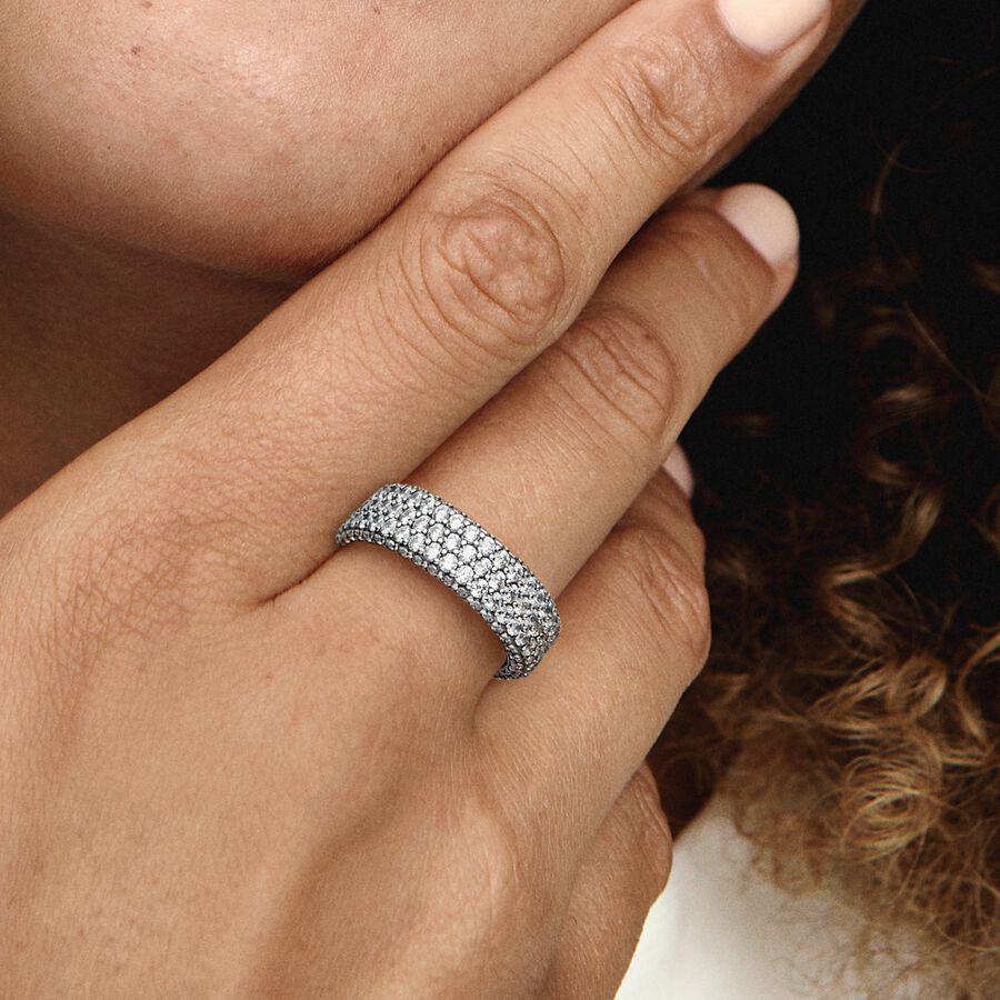 Anillo Fila Triple en Pavé