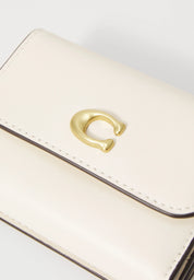 Coach Essential Card Holder Wallet