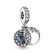 Charm colgante de luna creciente y estrellas azul cielo nocturno