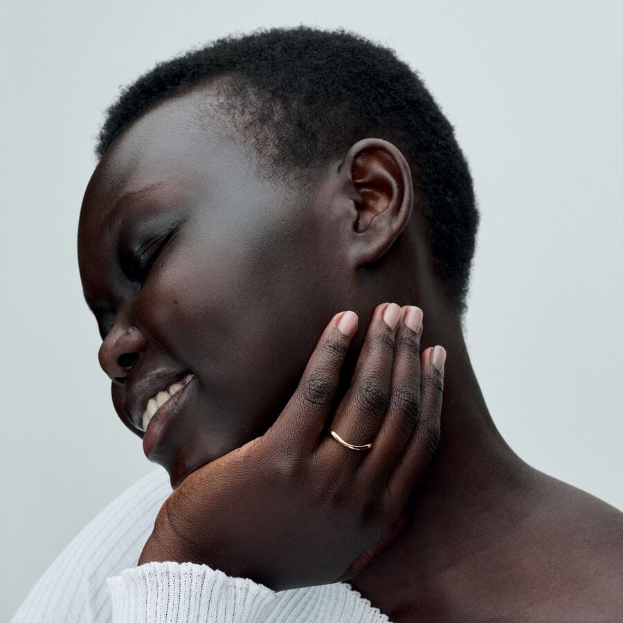 Anillo Banda Dorado Forma Orgánica